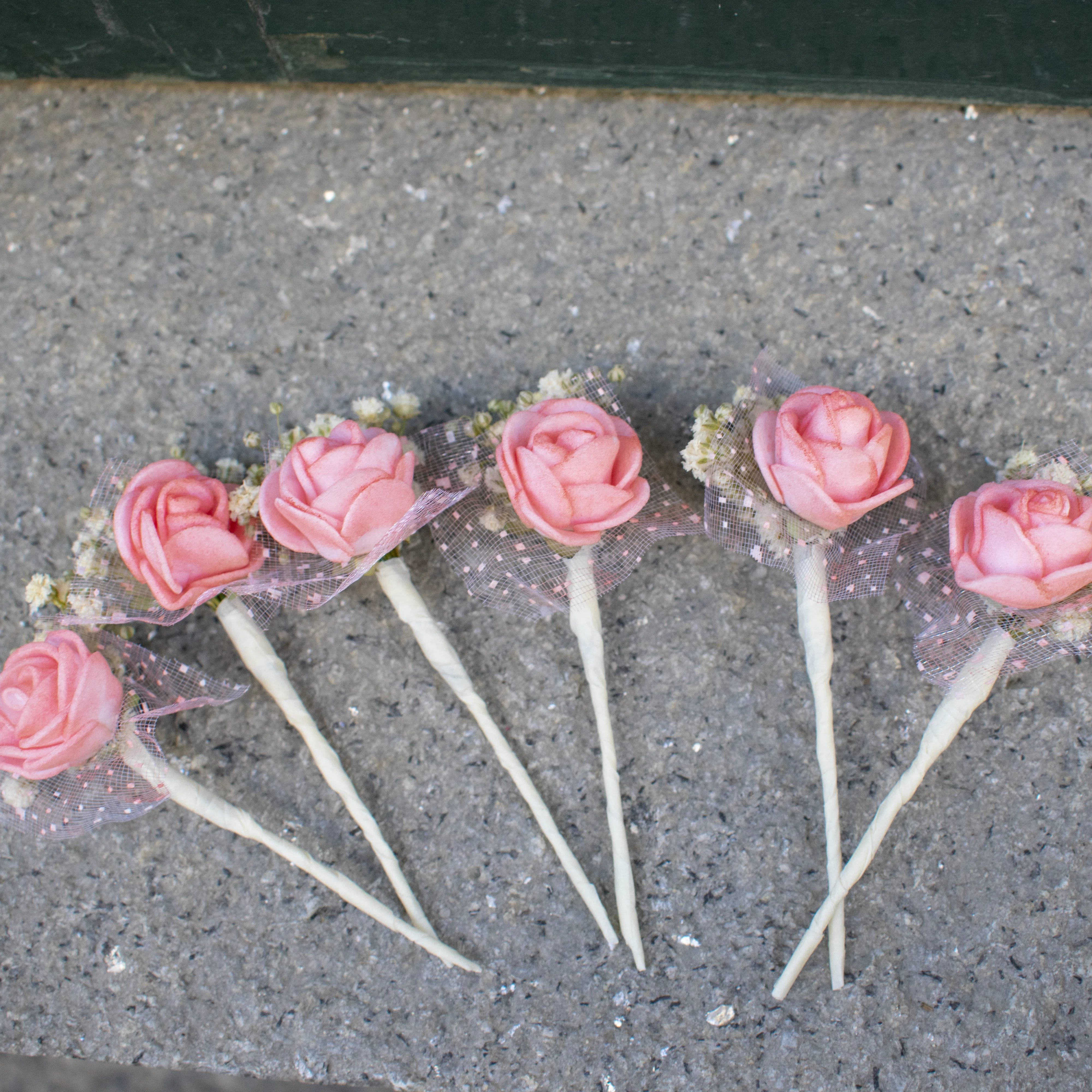 Flores hechas a mano para peinado Flores hechas a mano para peinado