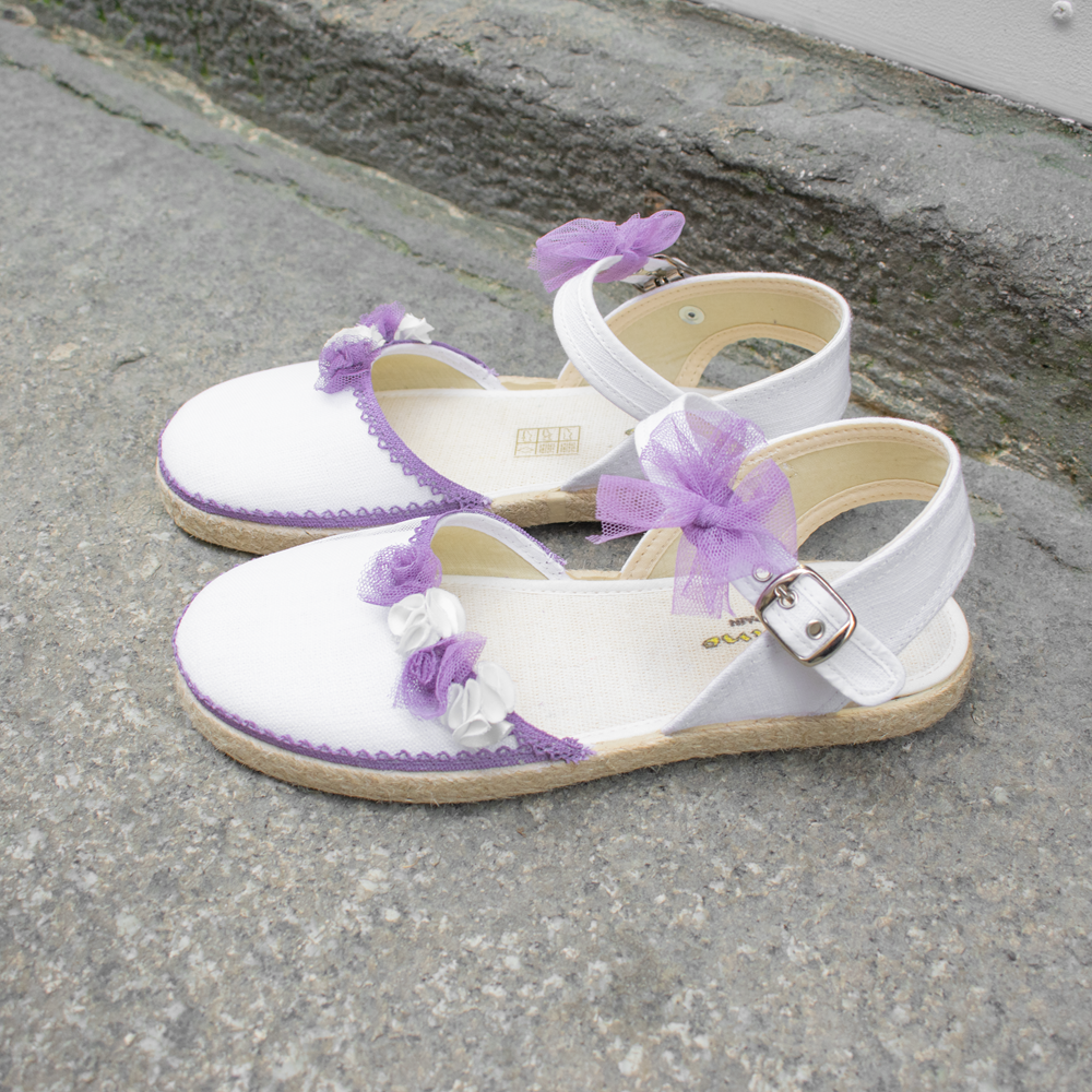 Alpargatas niña en color blanco con detalles violeta Alpargatas niña en color blanco con detalles violeta