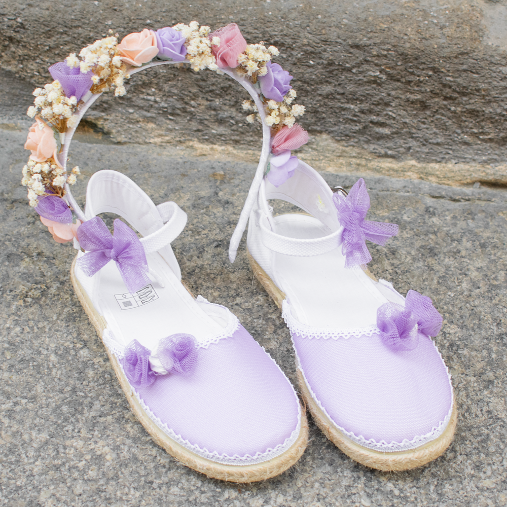Conjunto alpargatas violetas y diadema de flores Conjunto alpargatas violetas y diadema de flores