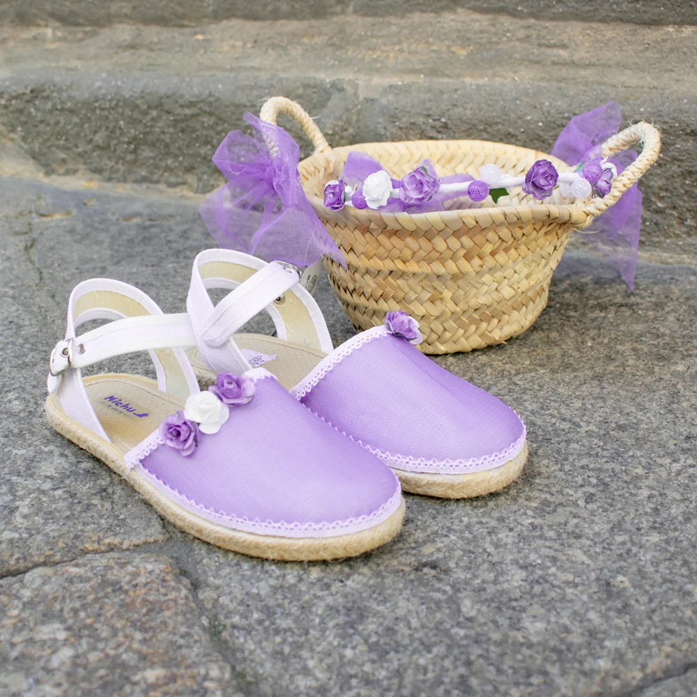 Alpargatas tiara y canasta para comunion en colore violeta y blanco Alpargatas tiara y canasta para comunion en colore violeta y blanco