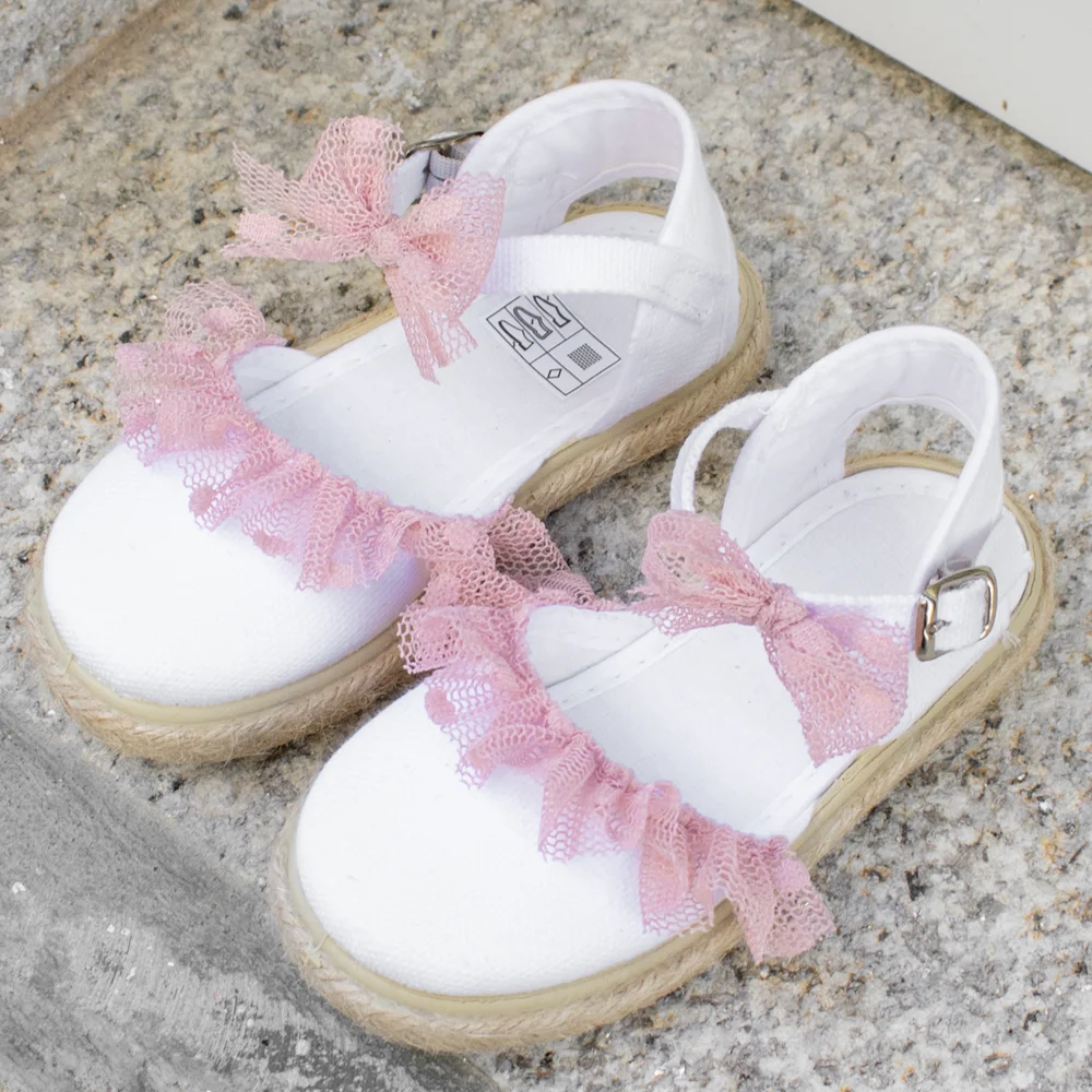 Alpargatas blancas con detalles de tul rosa Alpargatas blancas con detalles de tul rosa