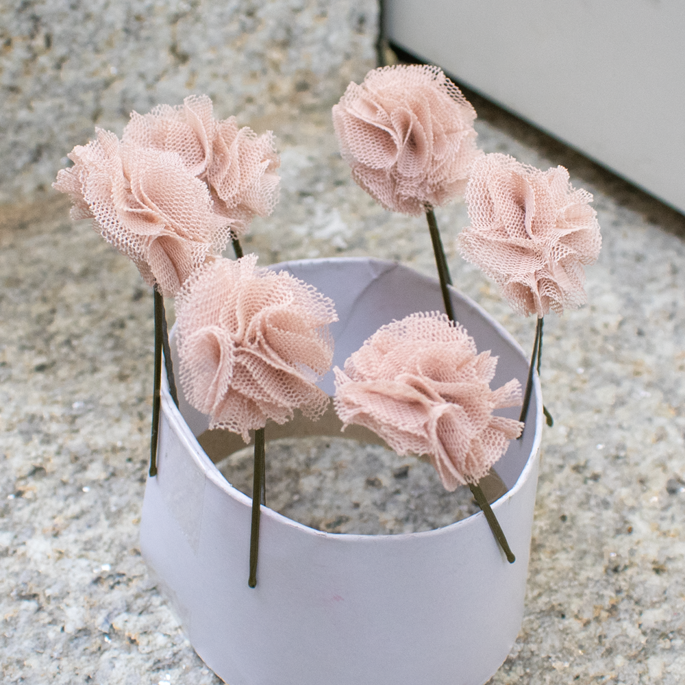 Flores de tul decorativas para peinado de comunion Flores de tul decorativas para peinado de comunion