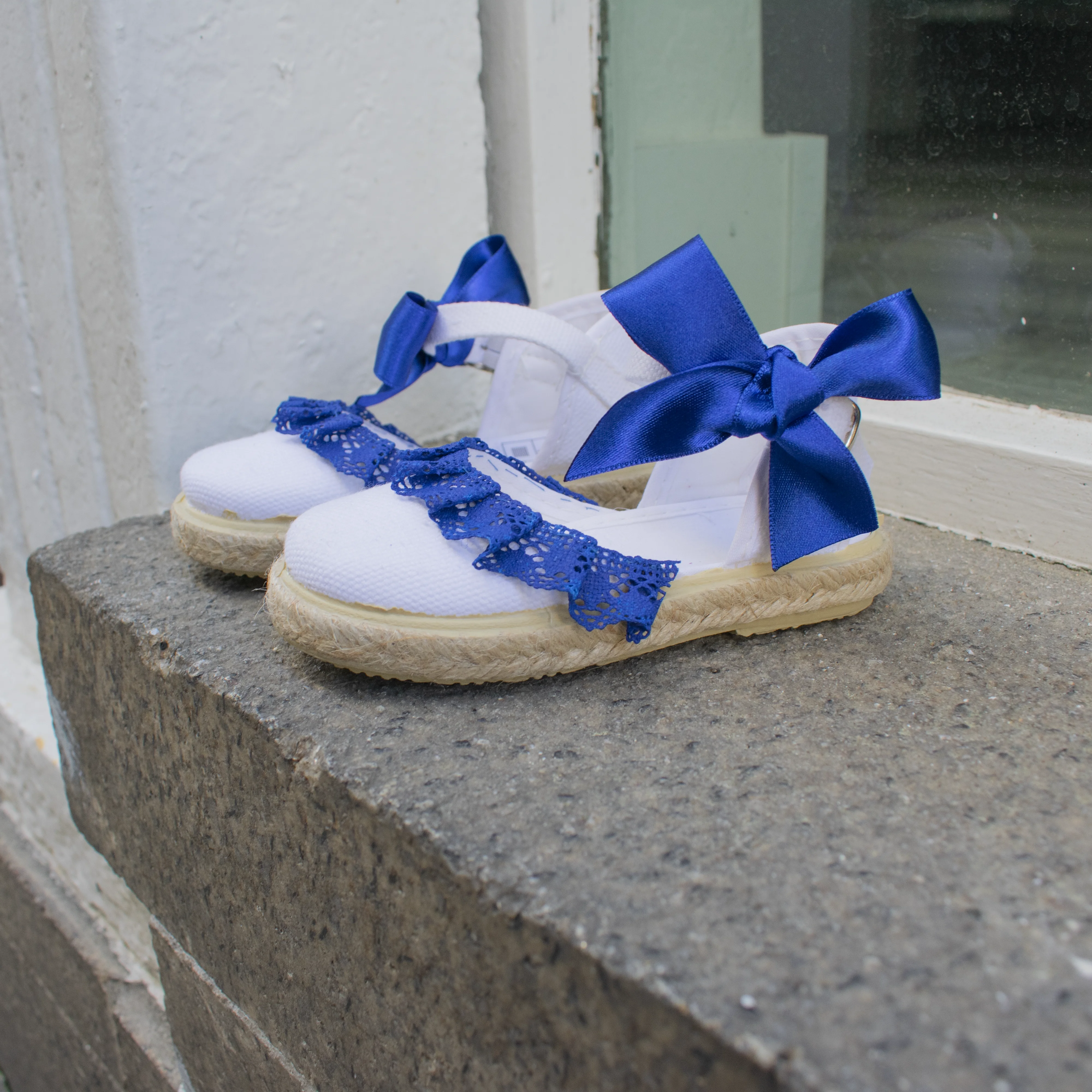 Alpargata de comunion para niña con detalles azules