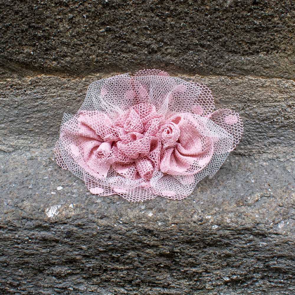 Broche de cintruón de comunión de tul rosa Broche de cintruón de comunión de tul rosa