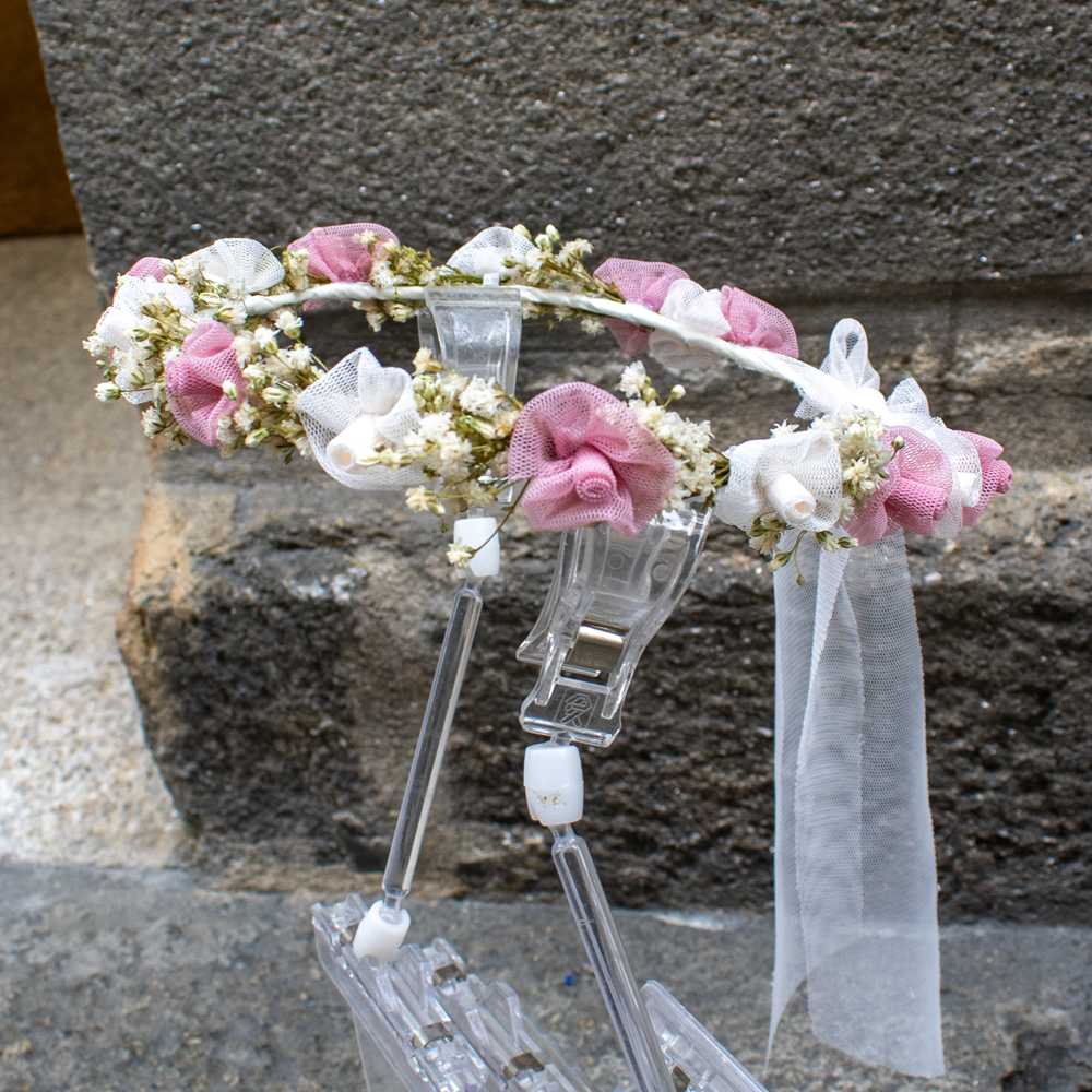 Tiara para comunion con flores de tul y naturales Tiara para comunion con flores de tul y naturales
