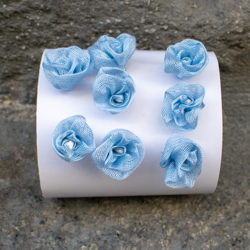 Flores de tul azul para peinado de comunion Flores de tul azul para peinado de comunion