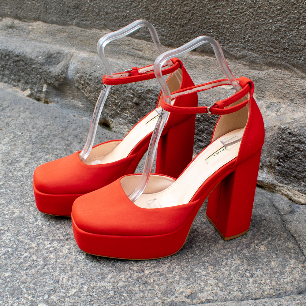 Zapato de tacon cerrado teñido de color naranja Zapato de tacon cerrado teñido de color naranja