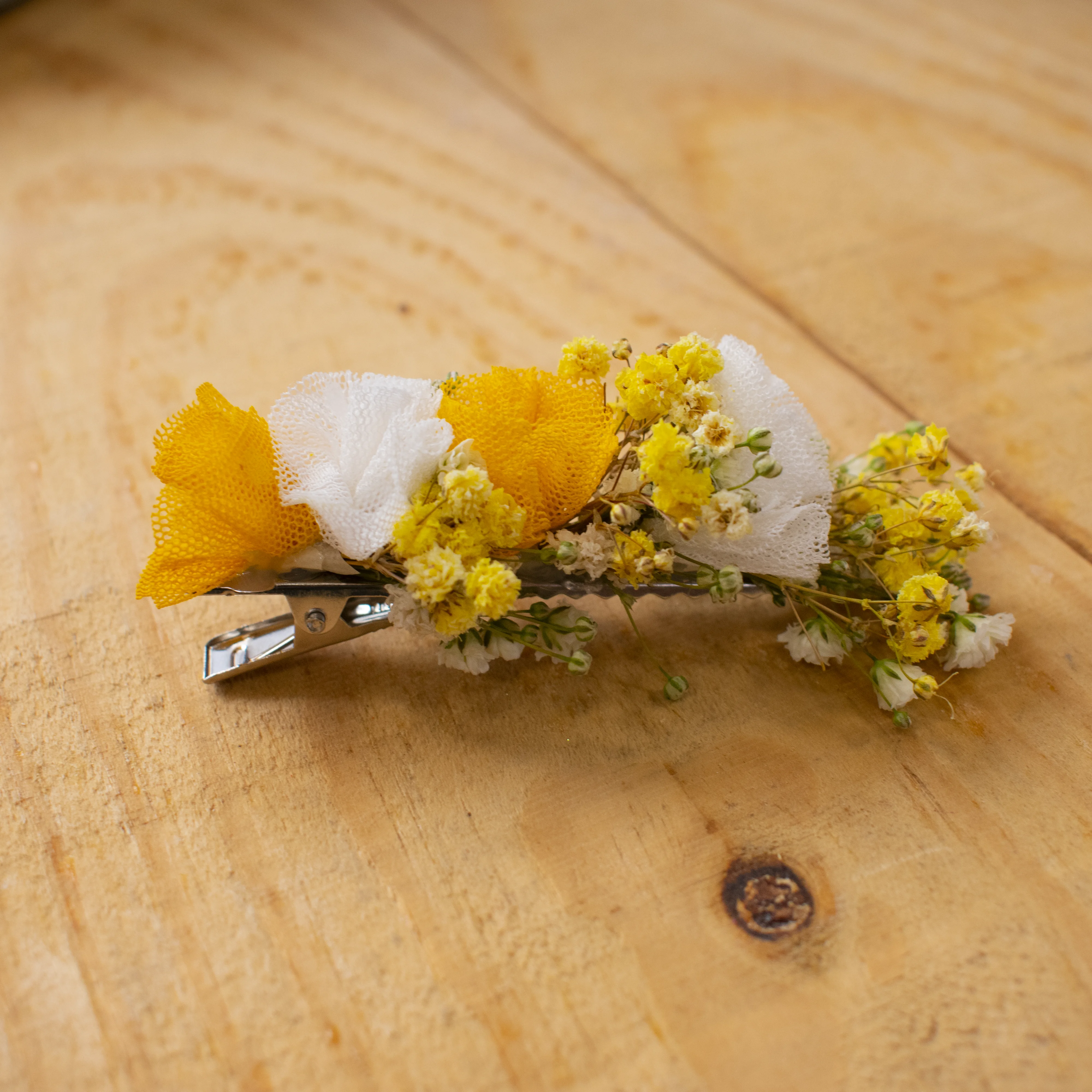 Broche hecho a mano con flores naturales Broche hecho a mano con flores naturales
