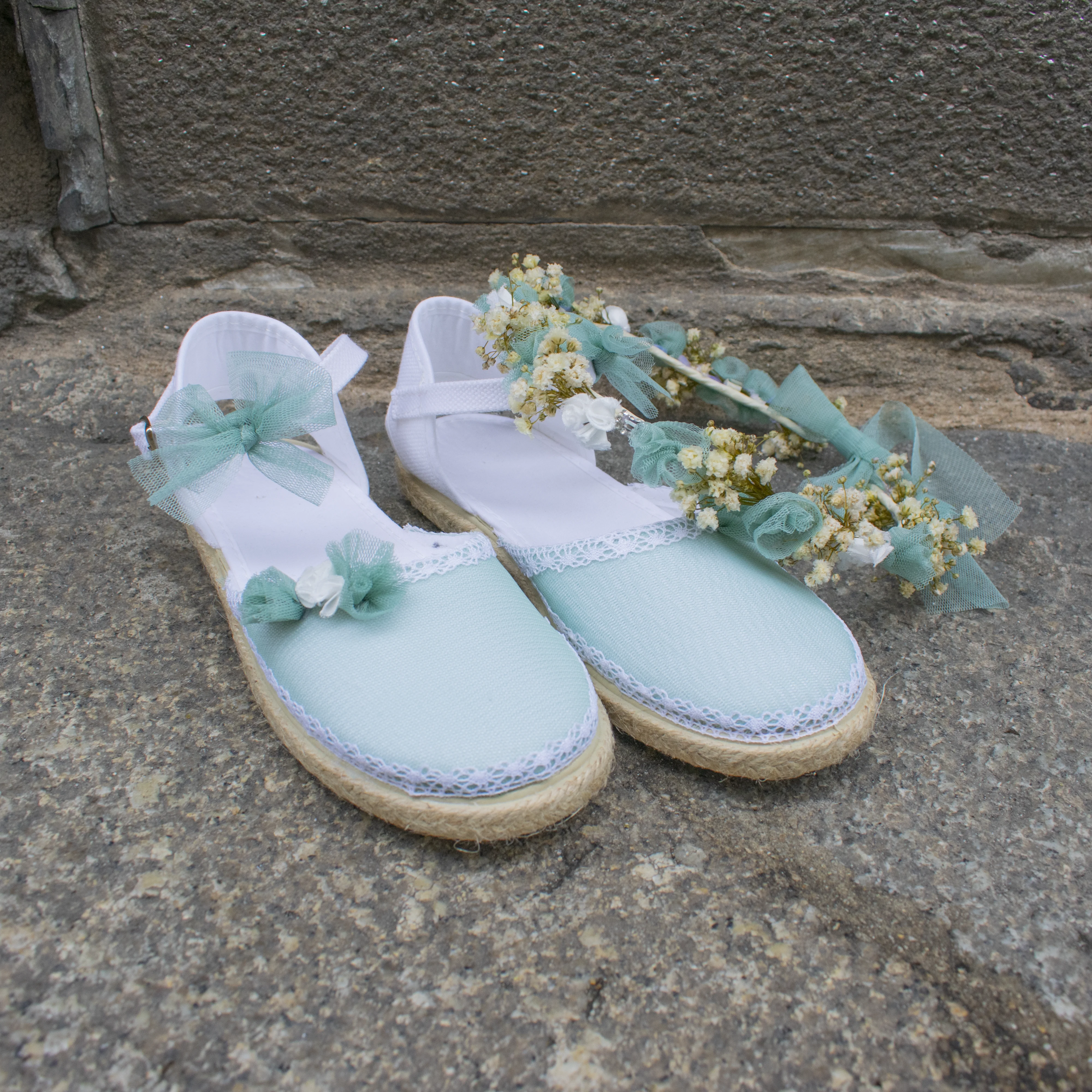 Zapatillas de esparto para niña y tiara a juego