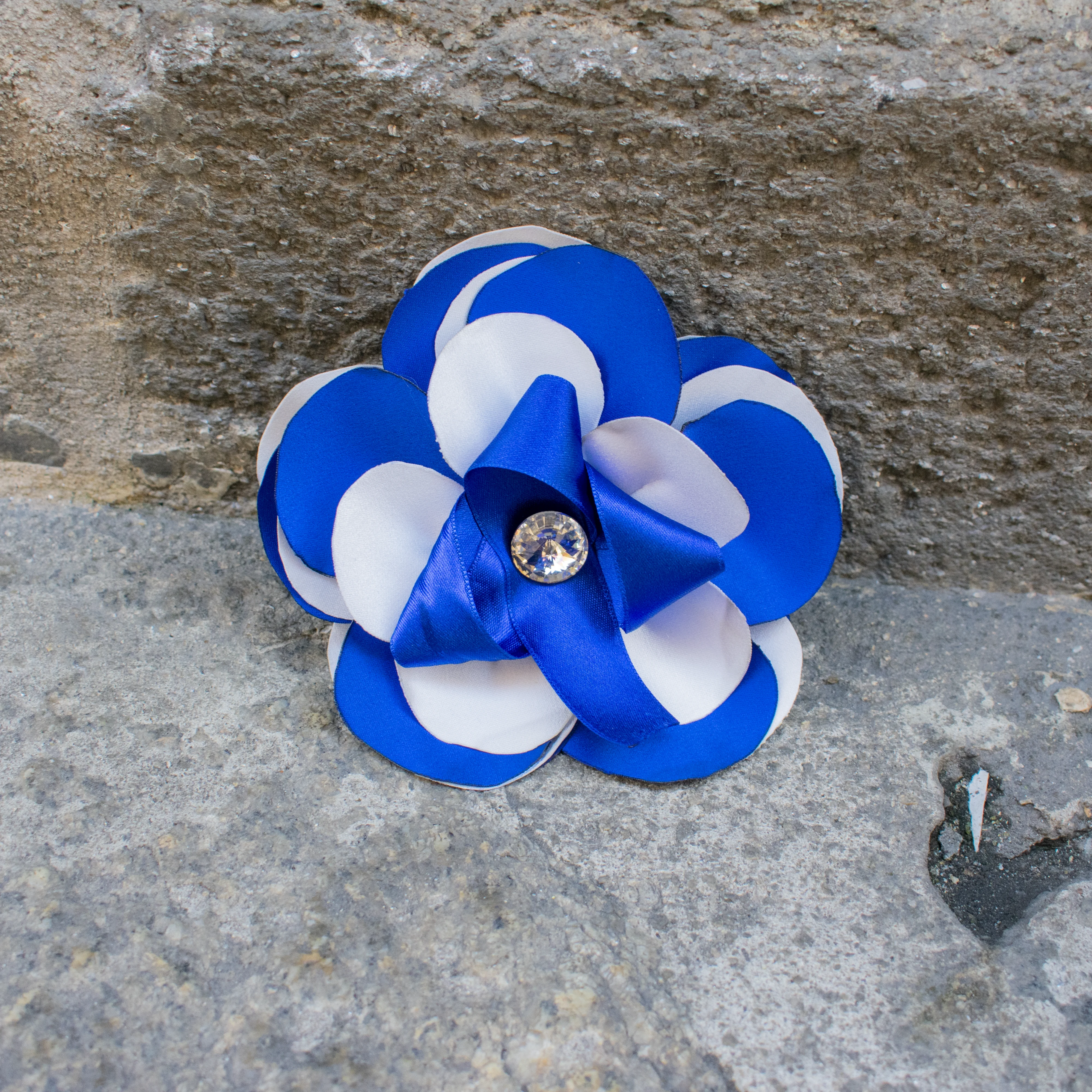 Detalle de flor para cinturon de vestido de comunion Detalle de flor para cinturon de vestido de comunion
