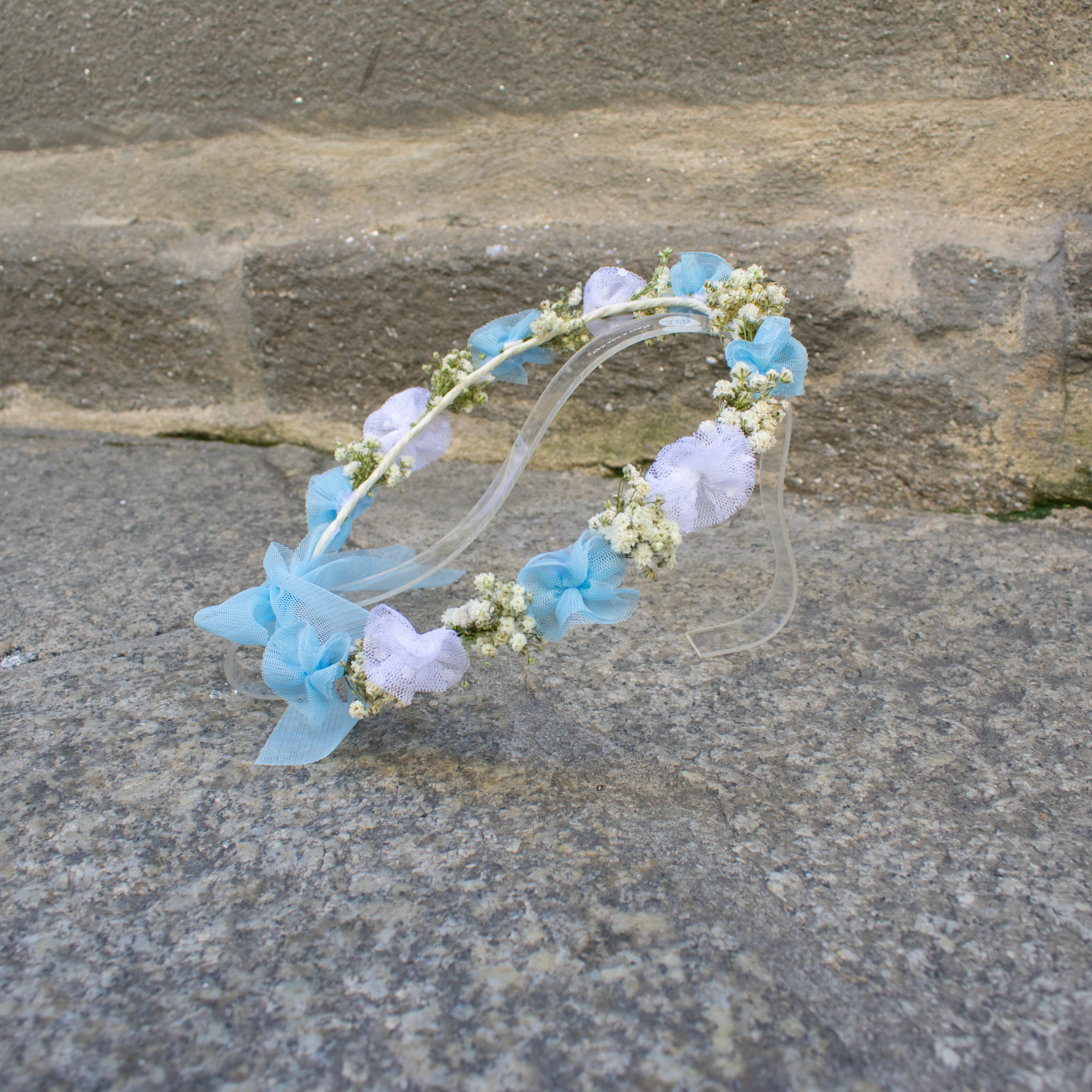 Tiara para comunión con flores de tul y flores preservadas Tiara para comunión con flores de tul y flores preservadas