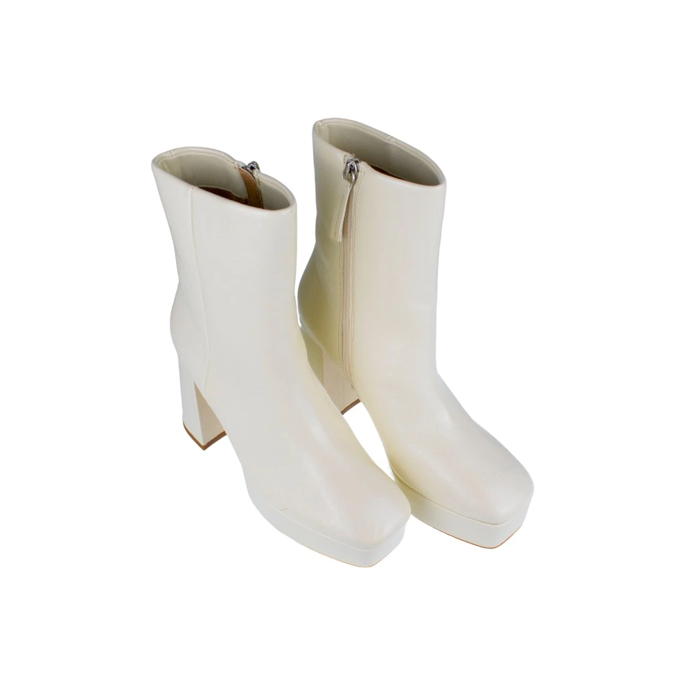 Botín, plataforma, marca Corina, modelo m2815, beige