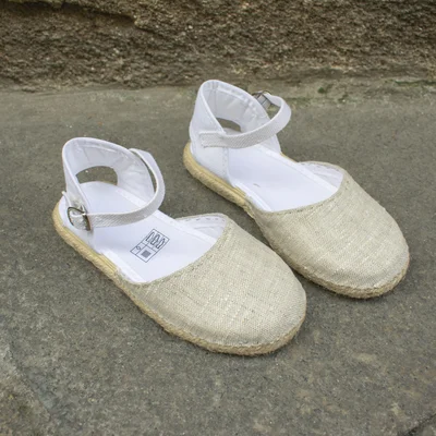 Alpargata para niña forrada en tela beis Alpargata para niña forrada en tela beis