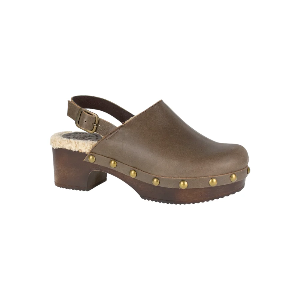 Zuecos de mujer con borreguito marca Help The Trees en marron