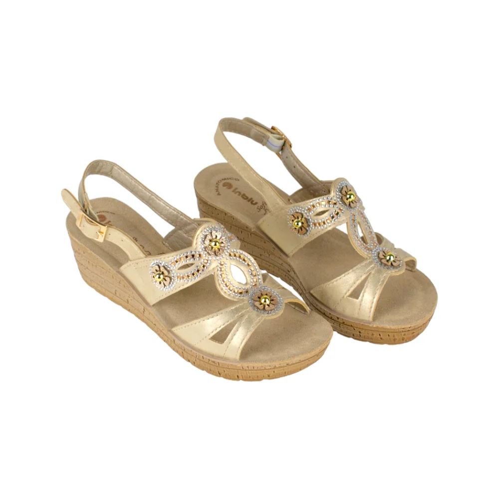 Sandalia dorada con cuña para mujer marca Inblu