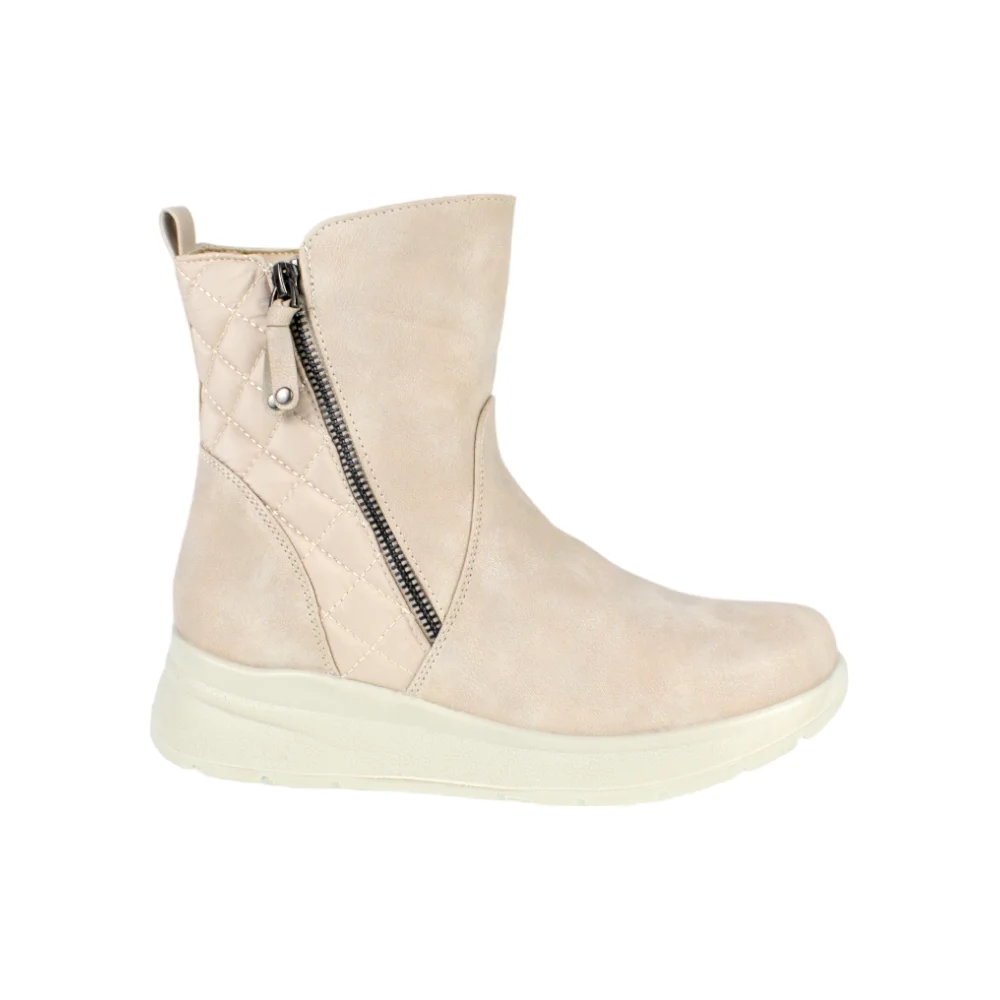 Botines ecofriendly marca Mysoft en beis