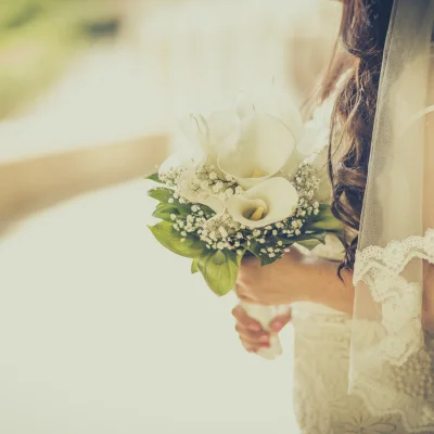 Imagen del artículo: Alpargatas con Cuña de Esparto: La Elección Perfecta para Novias