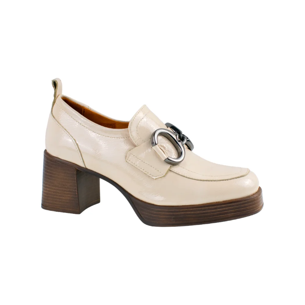 Mocasines beis para mujer de Wikers Mocasines beis para mujer de Wikers