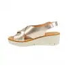 Sandalia Casual Kaola Mujer Beis Marron y Dorado Cuña en Piel Entrelazada 2451