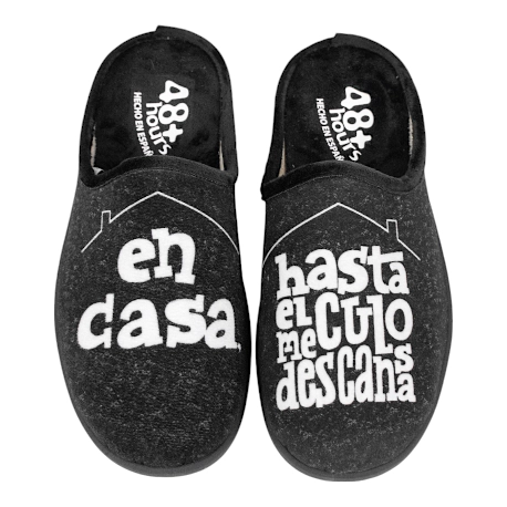 Zapatillas de casa abiertas para hombre negras con mensaje Hasta el cuello